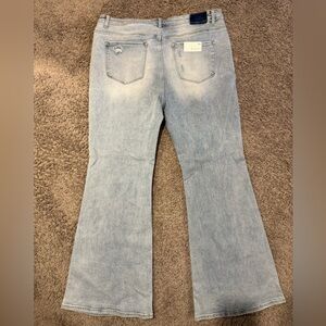 Risen Mid Rise Light Wash Button Down Flare Jeans NWT Plus Size 3XL/22W